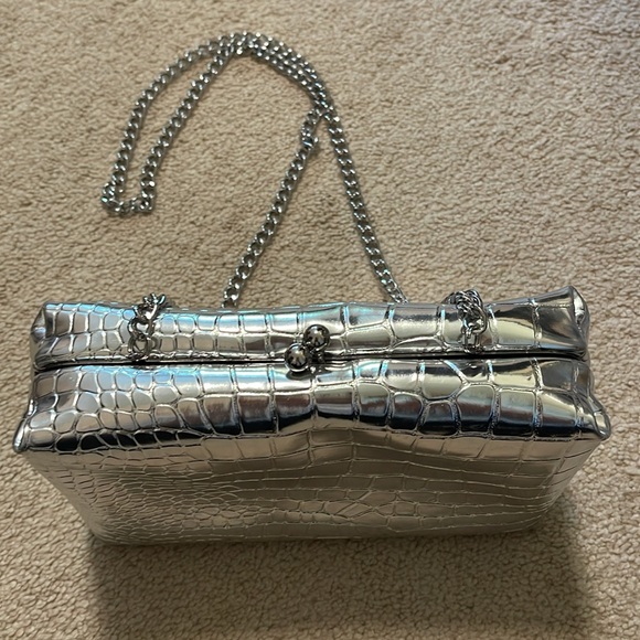 A New Day Silver Chain Purse - Picture 2 of 5